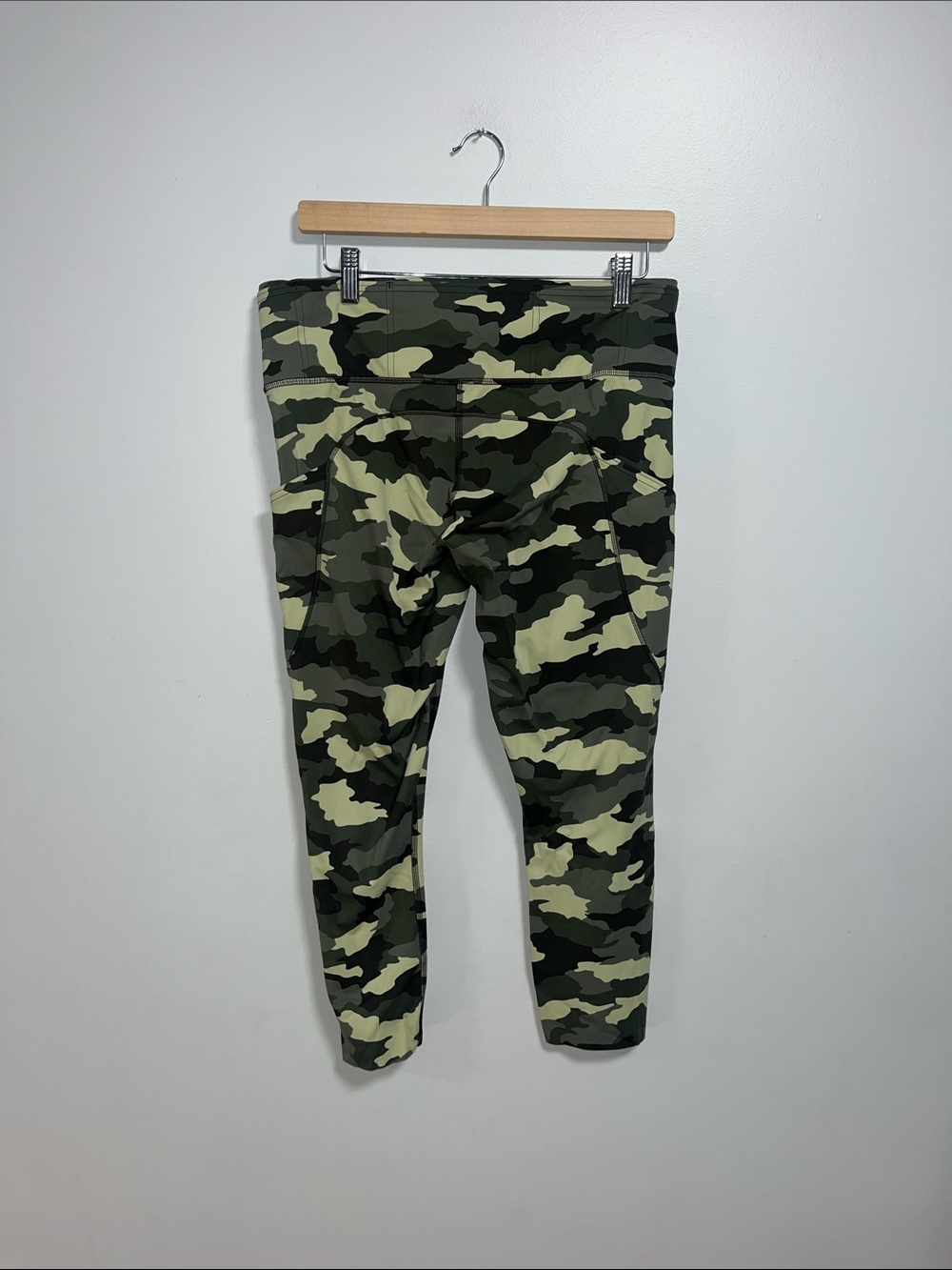 Lululemon Fast & Free Crop 23” High-Rise Camo size 12 with pockets